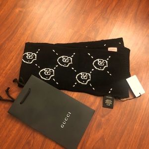 Gucci women scarf